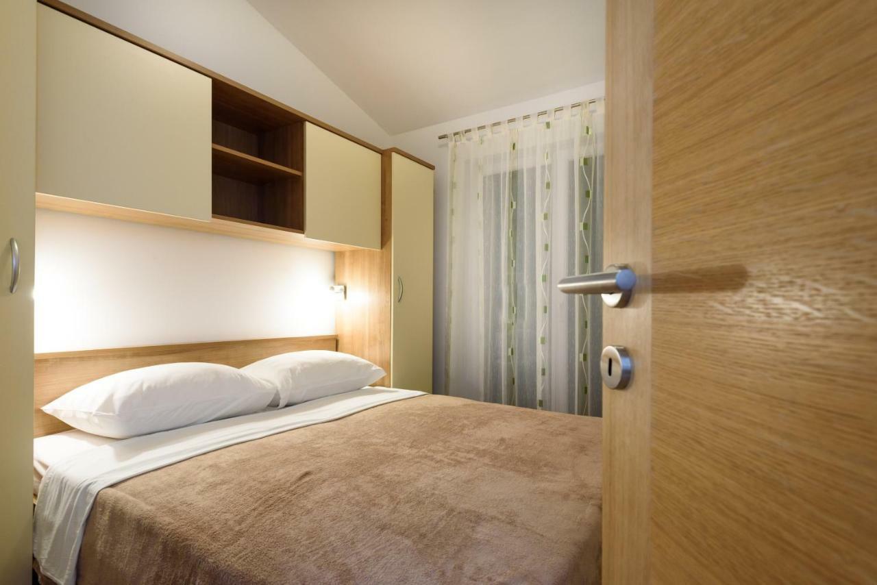 Apartmani Beran Seget Vranjica Kültér fotó