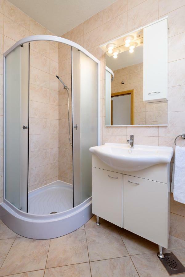 Apartmani Beran Seget Vranjica Kültér fotó